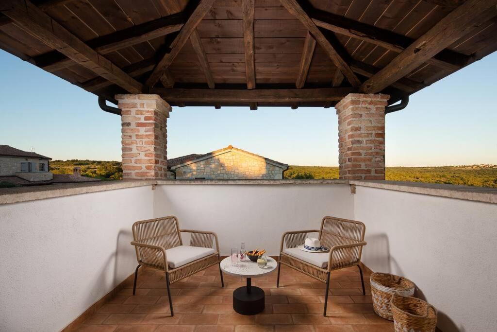 Rustic Villa Sylbum With A Pool In Istria Sveti Lovreč Pazenatički 外观 照片