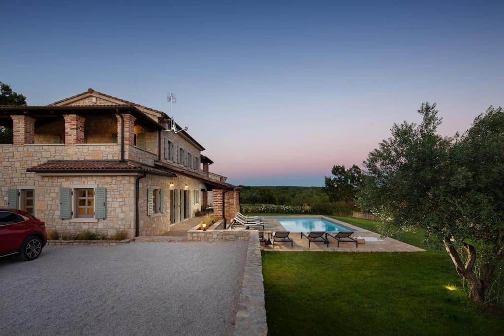 Rustic Villa Sylbum With A Pool In Istria Sveti Lovreč Pazenatički 外观 照片