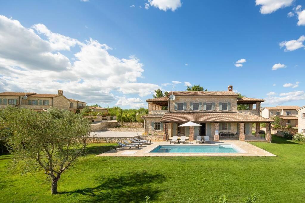 Rustic Villa Sylbum With A Pool In Istria Sveti Lovreč Pazenatički 外观 照片